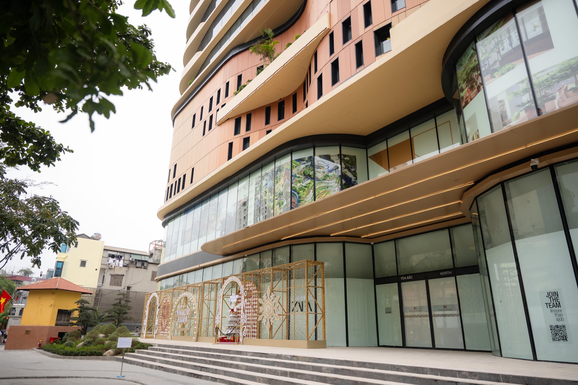 Ngày đầu tiên hoạt động, TTTM Hanoi Centre dù chưa mở hết gian hàng vẫn được đặt nhiều kỳ vọng- Ảnh 5.