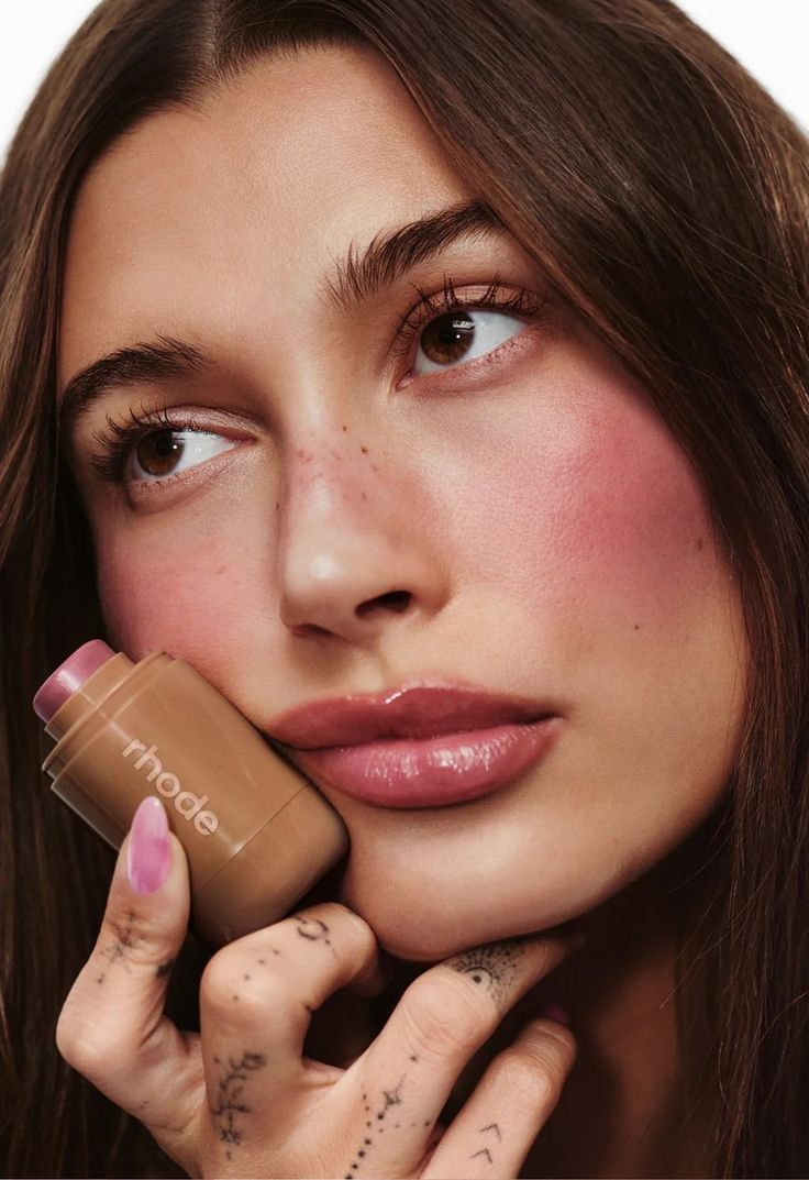 7 xu hướng làm đẹp nổi bật nhất năm 2025 do Vogue bình chọn- Ảnh 11.