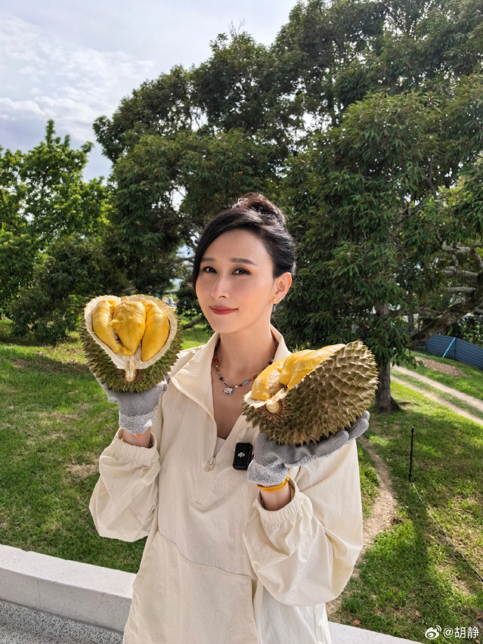 Người đẹp cưới "đại gia mai táng" sướng như tiên: Ở biệt phủ 6.000 m2, sáng hái mít chiều hái sầu riêng - Ảnh 13.