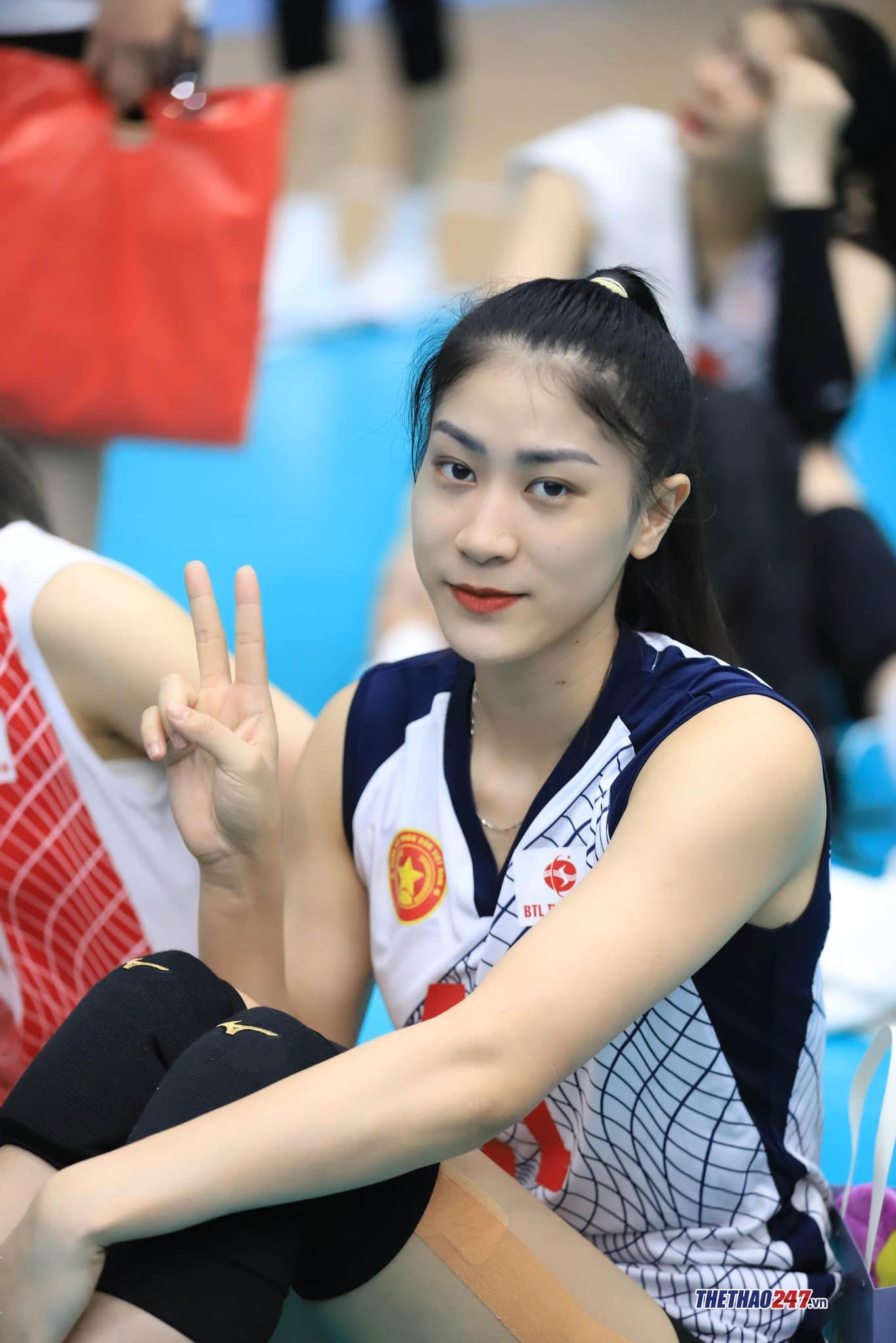 Hoa khôi bóng chuyền mang hàm Đại uý gây sốt với ảnh tổng kết 2025: Visual xinh đẹp, thành tích cực "khủng"! - Ảnh 6.