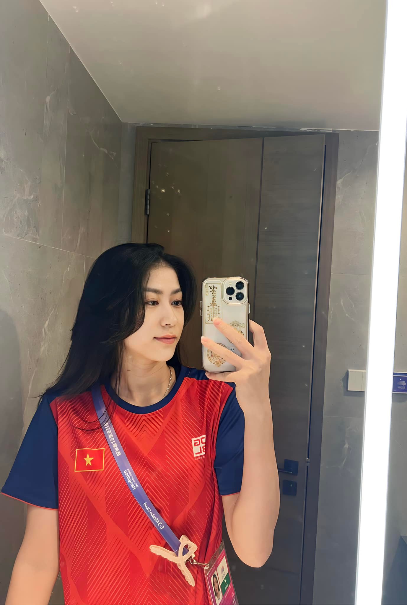 Hoa khôi bóng chuyền mang hàm Đại uý gây sốt với ảnh tổng kết 2025: Visual xinh đẹp, thành tích cực "khủng"! - Ảnh 4.