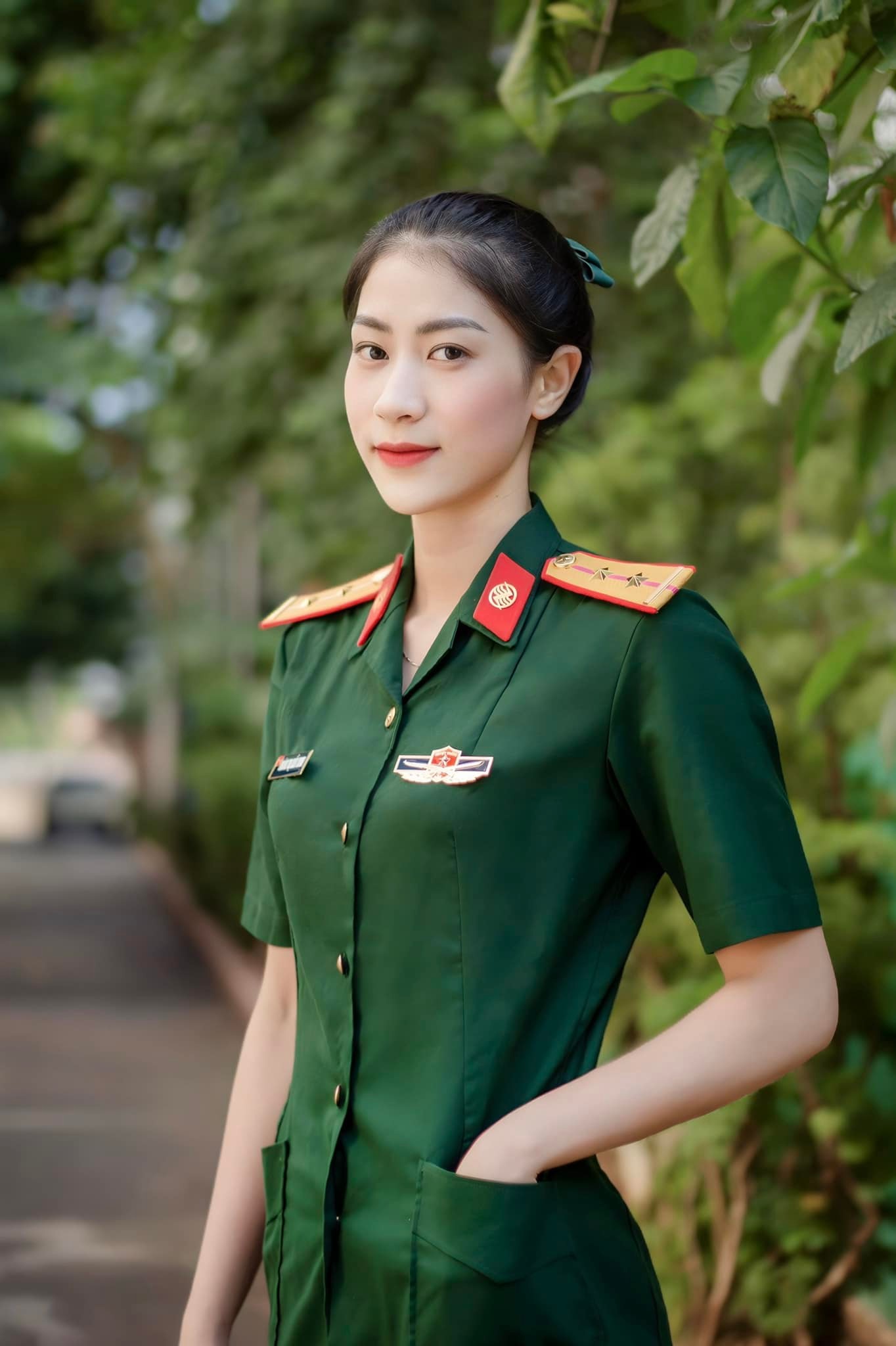 Hoa khôi bóng chuyền mang hàm Đại uý gây sốt với ảnh tổng kết 2025: Visual xinh đẹp, thành tích cực "khủng"! - Ảnh 2.