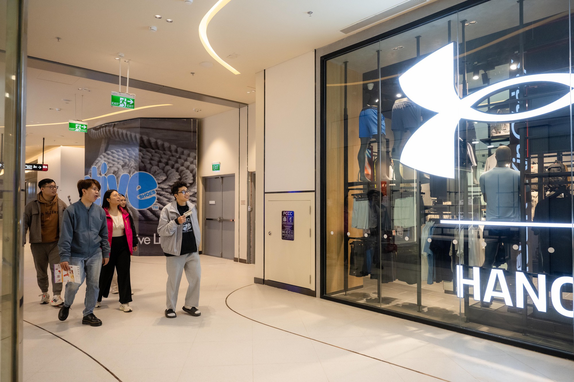 Ngày đầu tiên hoạt động, TTTM Hanoi Centre dù chưa mở hết gian hàng vẫn được đặt nhiều kỳ vọng- Ảnh 9.