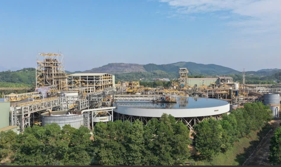 Tổng Bí thư Tô Lâm, Thủ tướng Phạm Minh Chính thăm gian hàng doanh nghiệp Việt sở hữu mỏ vật liệu công nghệ cao hàng đầu thế giới- Ảnh 3.