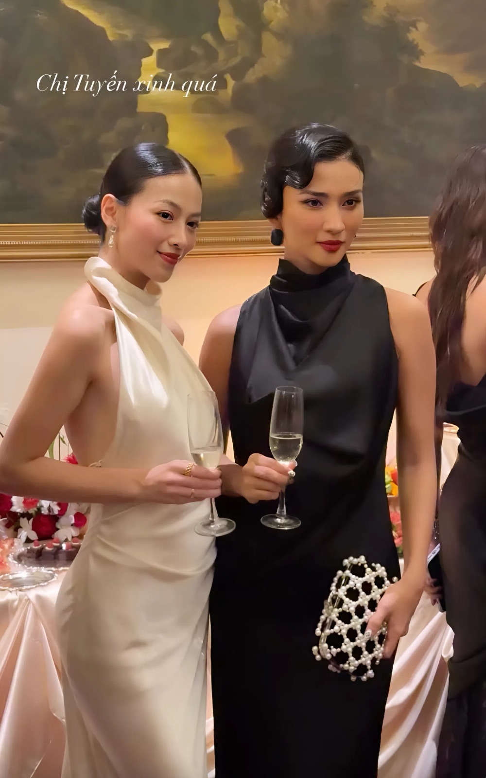 Khung hình chung của Kim Tuyến và một nàng Hậu định nghĩa lại khái niệm mỹ nhân- Ảnh 1.