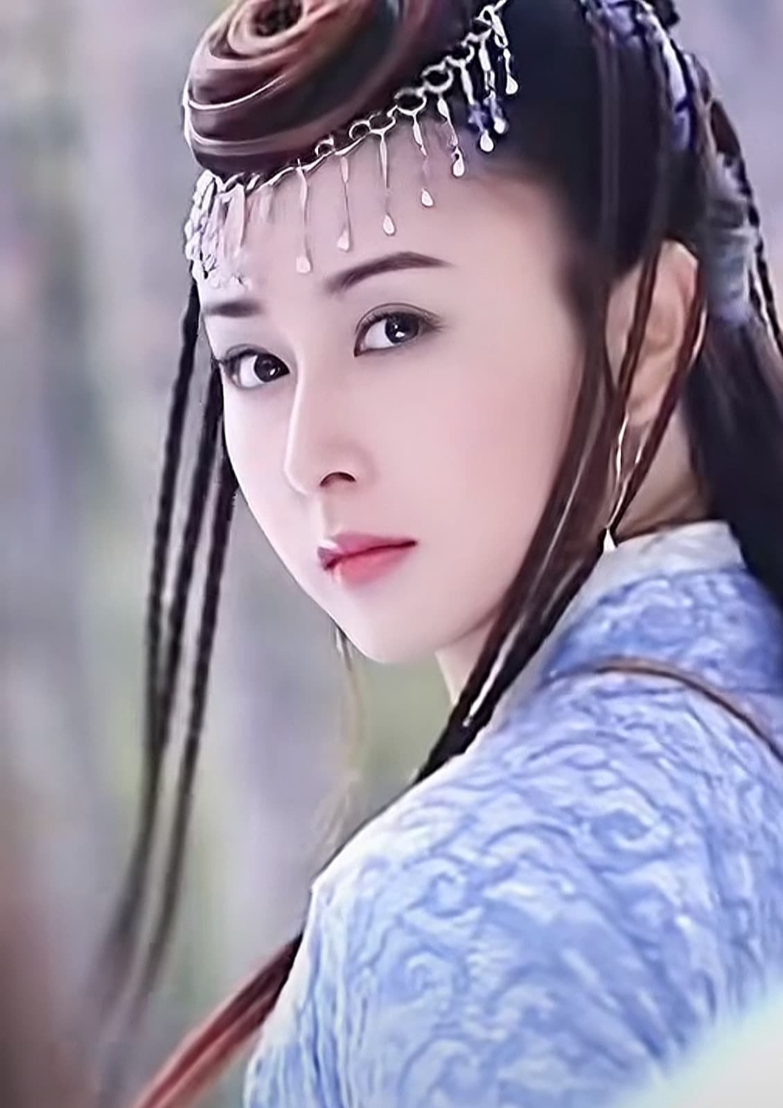 Người đẹp cưới "đại gia mai táng" sướng như tiên: Ở biệt phủ 6.000 m2, sáng hái mít chiều hái sầu riêng - Ảnh 1.