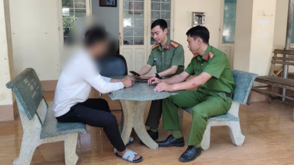 Tin nhắn khiến người đàn ông suýt bị lừa sang Campuchia, công an vào cuộc mới tỉnh ngộ- Ảnh 1.