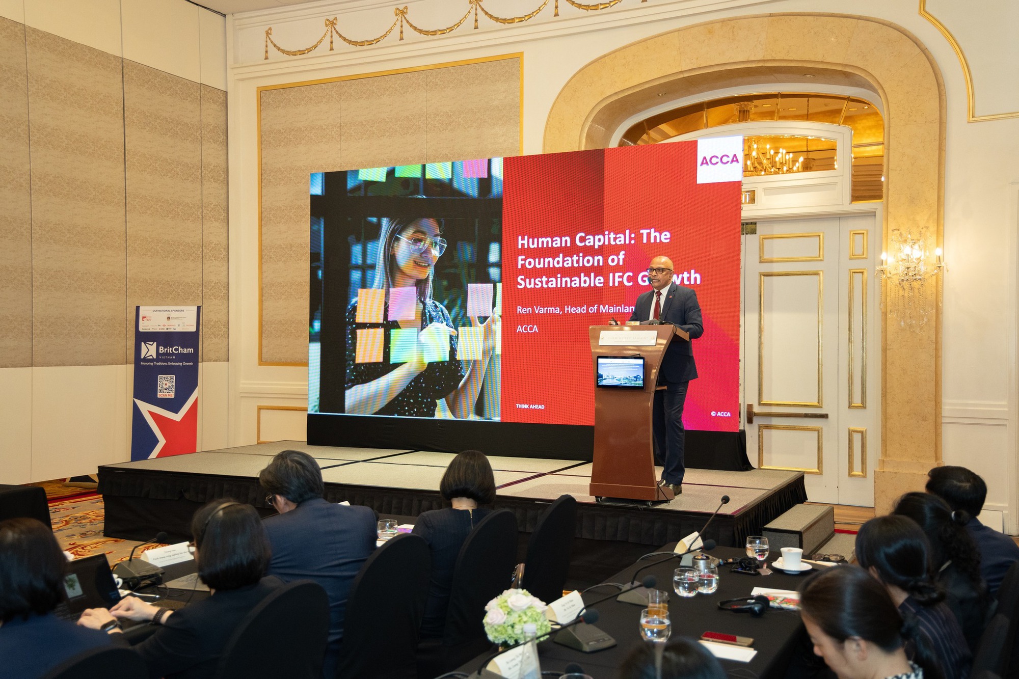 Hợp tác Việt – Anh thúc đẩy nguồn nhân lực tài chính cho IFC - Ảnh 1.