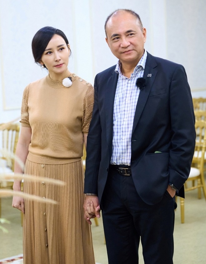 Người đẹp cưới "đại gia mai táng" sướng như tiên: Ở biệt phủ 6.000 m2, sáng hái mít chiều hái sầu riêng - Ảnh 4.