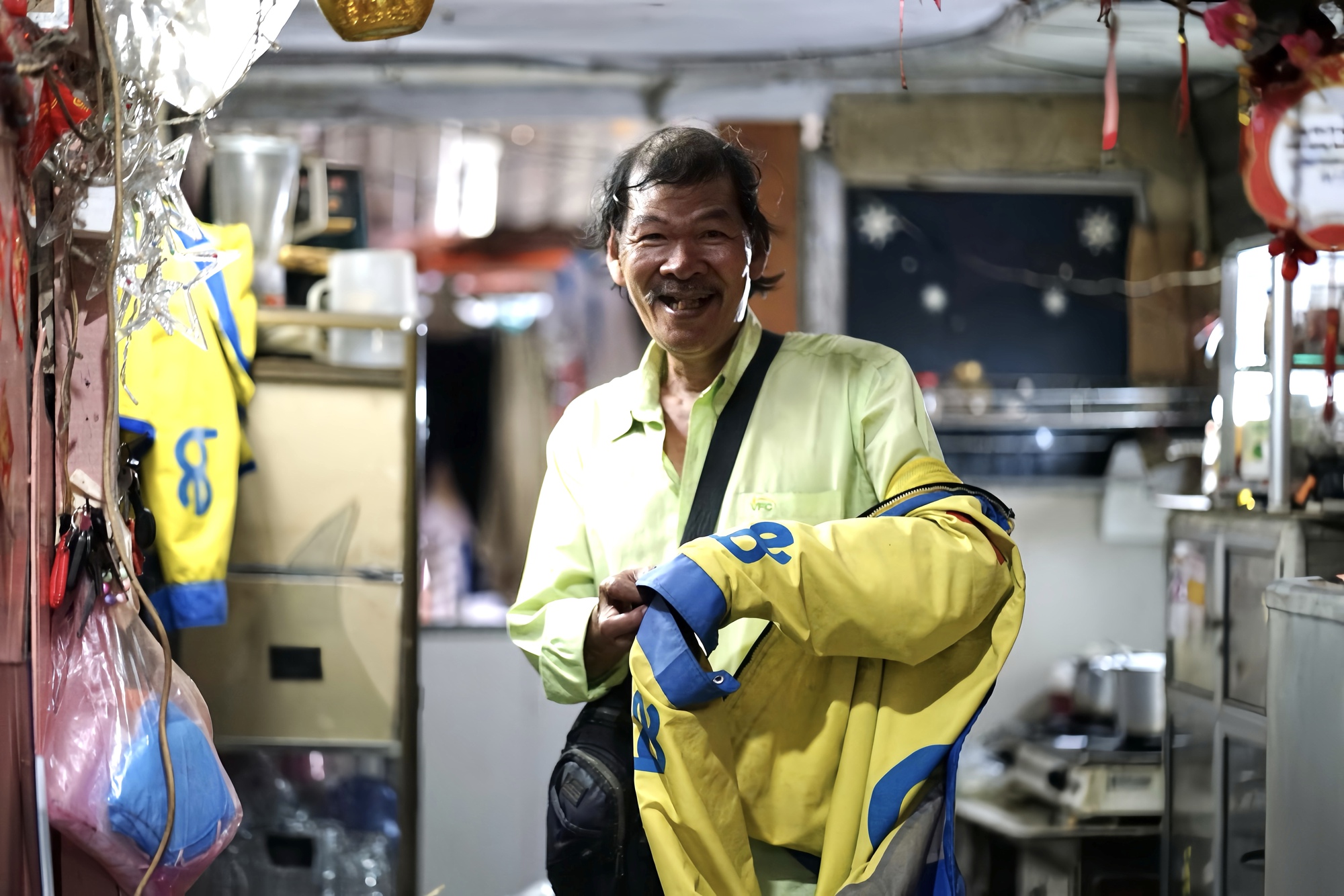 Gặp chú xe ôm bị lan truyền sai sự thật trên mạng: Tiết lộ về 2 chiếc xe PCX và SH trong nhà- Ảnh 2.