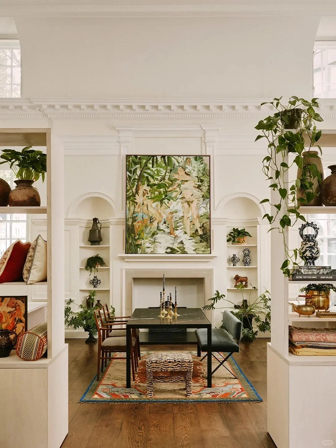 Ghé thăm căn hộ 300 tuổi ở London: Khi nét cổ điển "kết hôn" cùng hơi thở hiện đại, tạo nên bản giao hưởng mùa xuân tuyệt đẹp- Ảnh 2.