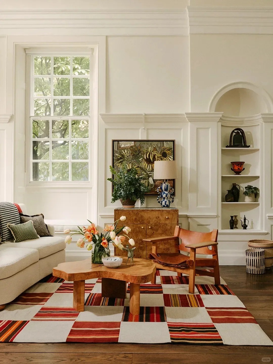 Ghé thăm căn hộ 300 tuổi ở London: Khi nét cổ điển "kết hôn" cùng hơi thở hiện đại, tạo nên bản giao hưởng mùa xuân tuyệt đẹp- Ảnh 3.