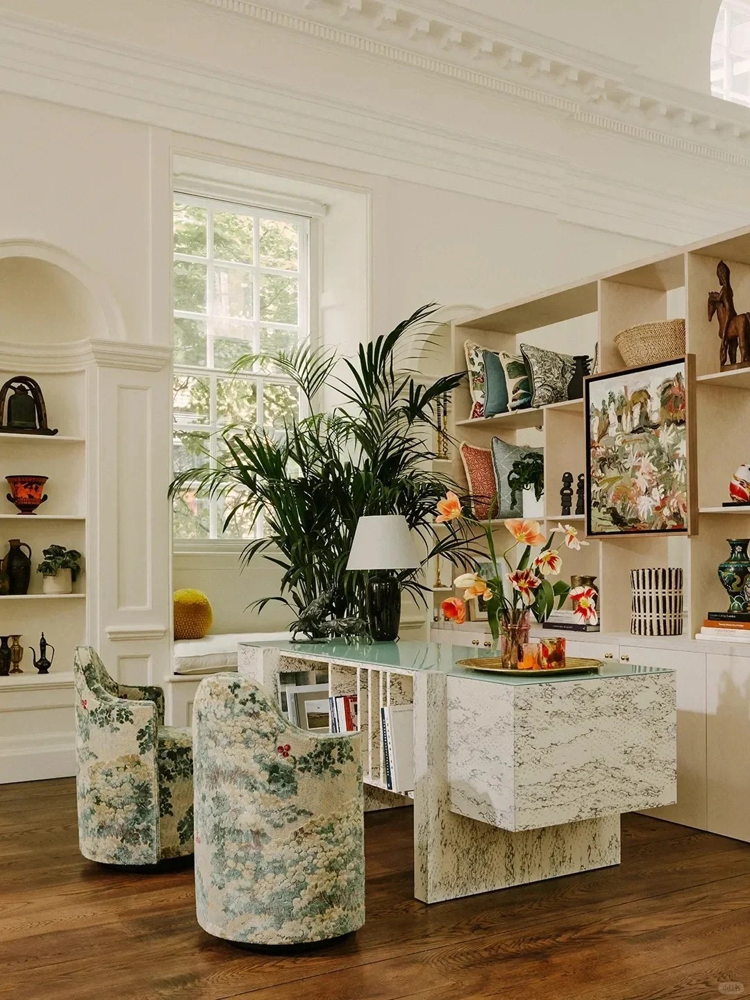 Ghé thăm căn hộ 300 tuổi ở London: Khi nét cổ điển "kết hôn" cùng hơi thở hiện đại, tạo nên bản giao hưởng mùa xuân tuyệt đẹp- Ảnh 6.