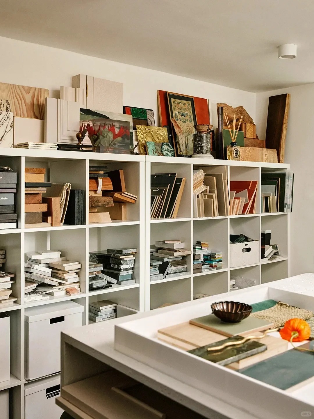 Ghé thăm căn hộ 300 tuổi ở London: Khi nét cổ điển "kết hôn" cùng hơi thở hiện đại, tạo nên bản giao hưởng mùa xuân tuyệt đẹp- Ảnh 7.