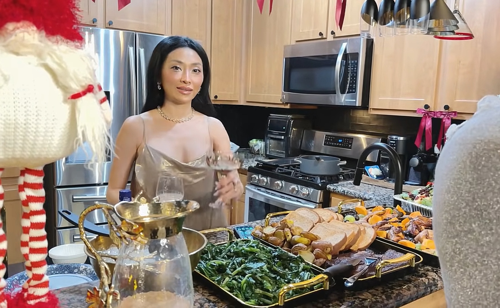 Bên trong nhà nữ ca sĩ 40 tuổi xinh đẹp, độc thân tại Mỹ: Trang sức như kho báu- Ảnh 2.