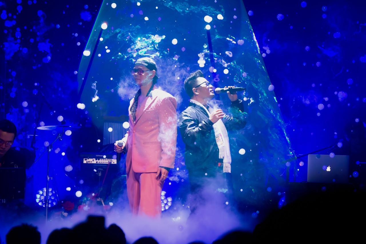 Nam ca sĩ nổi tiếng “chơi lớn”, mời loạt Anh tài hội ngộ trong liveshow, “trả cát-xê” bằng kim cương ngay trên sân khấu - Ảnh 1.