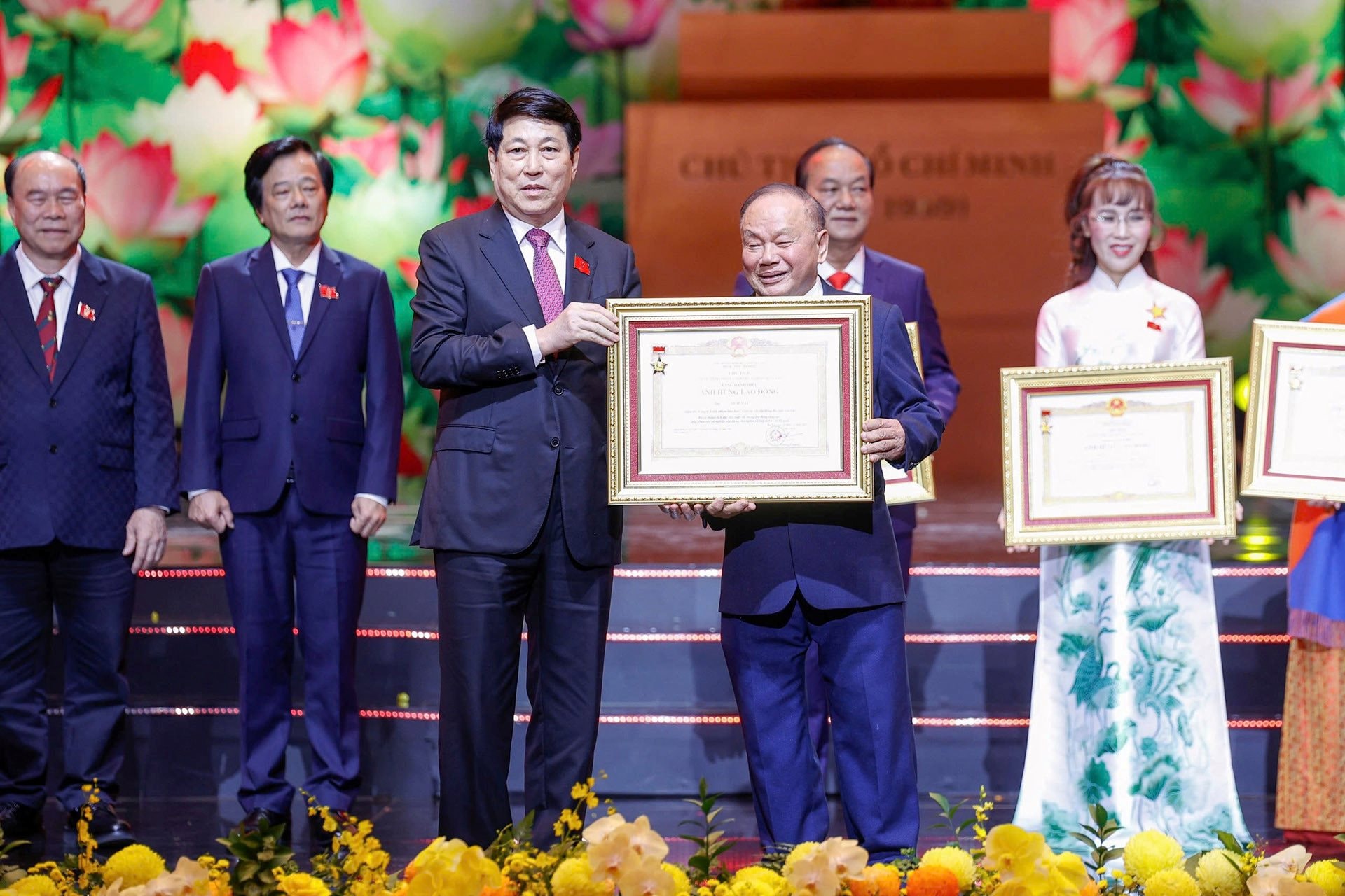 Anh hùng Lao động hơn 90 tuổi: Mỗi năm 3 đề tài nghiên cứu, trực tiếp điều hành DN cơ khí tại Lào Cai, mỗi ngày làm từ 5 giờ sáng đến đêm- Ảnh 1.