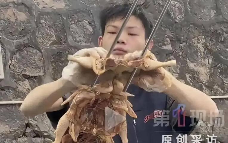 Cậu bé 16 tuổi bán gà quay kiếm hơn 37 triệu/ngày: Sự thật phía sau khiến nhiều người bất ngờ- Ảnh 1.