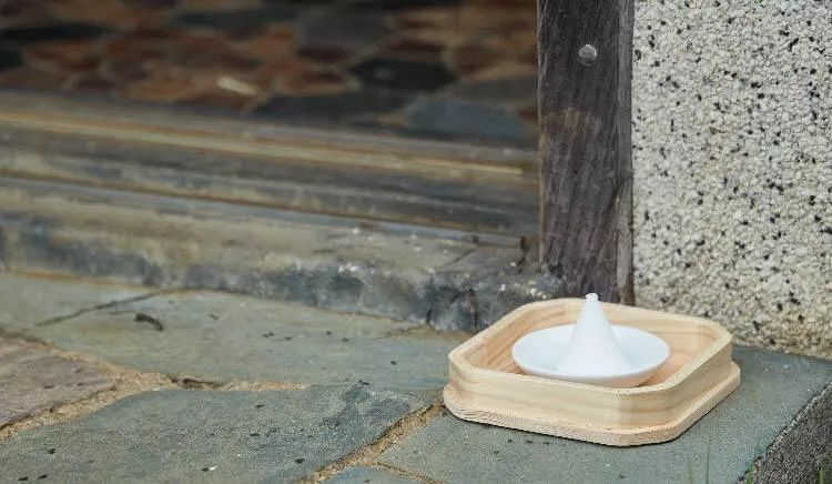 Ông bà dặn: Muốn nhà phát – cửa vượng, hãy đặt muối đúng 3 vị trí này để kích hoạt tài lộc mạnh nhất”- Ảnh 1. Ông bà dặn: Muốn nhà phát – cửa vượng, hãy đặt muối đúng 3 vị trí này để kích hoạt tài lộc mạnh nhất”- Ảnh 1.