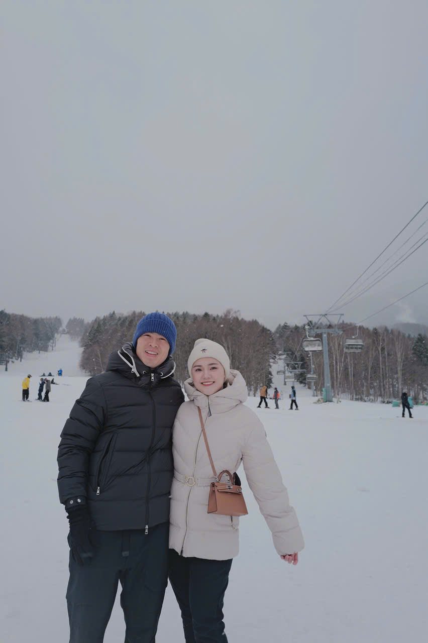 Duy Mạnh chi mạnh tay mừng sinh nhật vợ: Tặng vòng cổ 300 triệu, tôn lên khí chất tiểu thư Hà thành- Ảnh 3.