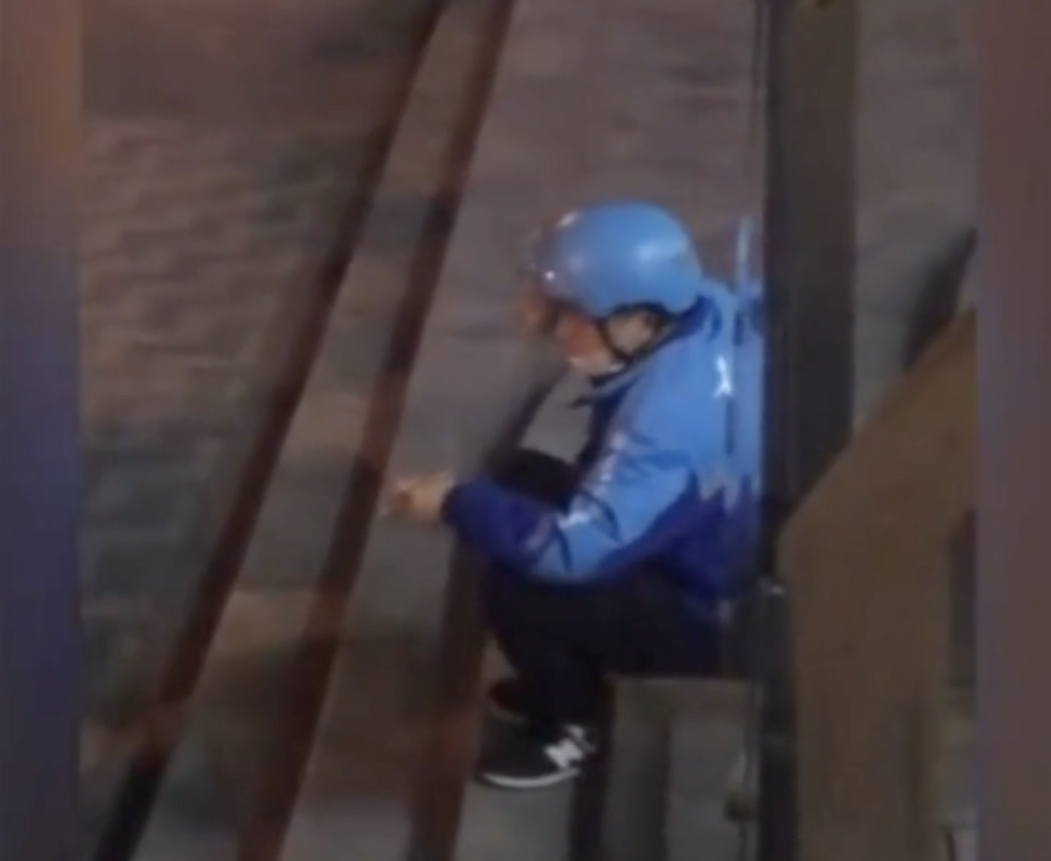 Lấy bánh kem đi giao, nam shipper bất ngờ phát hiện dấu hiệu lạ bên trong khiến anh bật khóc- Ảnh 4.