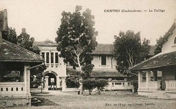 Ngôi trường trăm tuổi ở miền Tây từng bị "doạ" đập đi xây lại: Kiến trúc cổ kính cực đẹp, trong trường còn có bàn thờ với ý nghĩa đặc biệt- Ảnh 3.