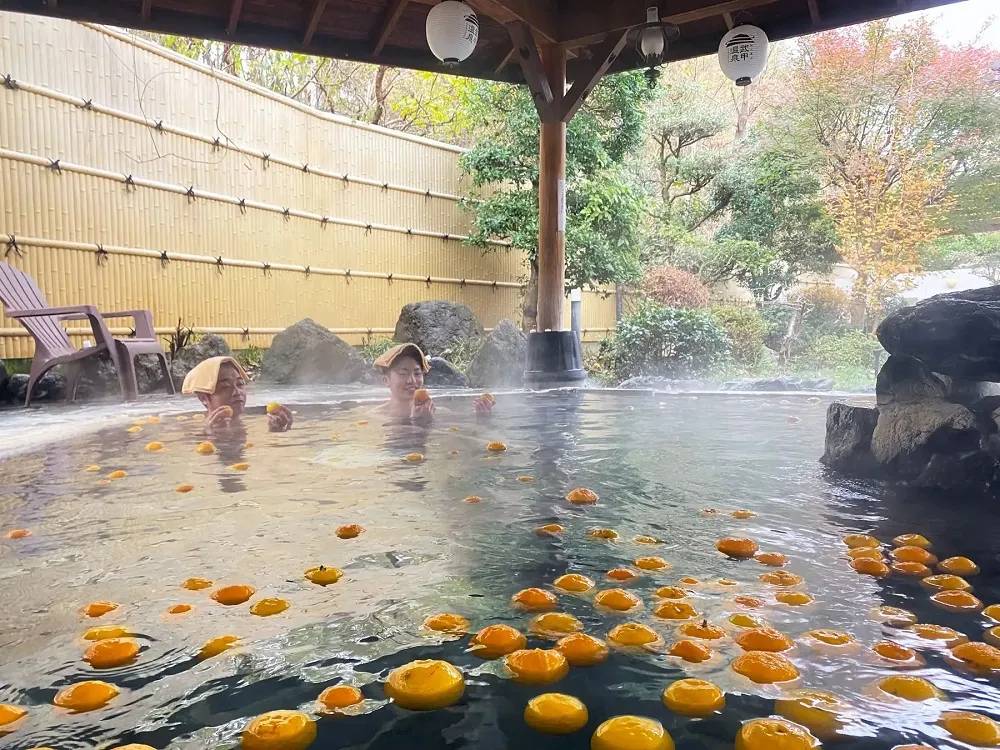 Văn hóa “dị’’ Nhật Bản: Bồn tắm hành chữa lành cho những tâm hồn mệt mỏi- Ảnh 1. Văn hóa “dị’’ Nhật Bản: Bồn tắm hành chữa lành cho những tâm hồn mệt mỏi- Ảnh 1.