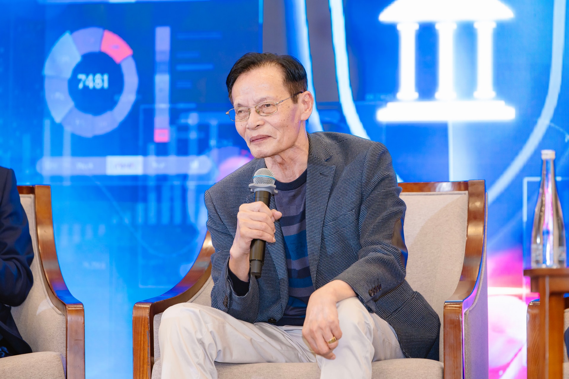 TS Lê Xuân Nghĩa: Các giao dịch chuyển tiền, thanh toán đều để lại dữ liệu, khi bị rò rỉ có thể gây thao túng thị trường, bất ổn tài chính - Ảnh 1.