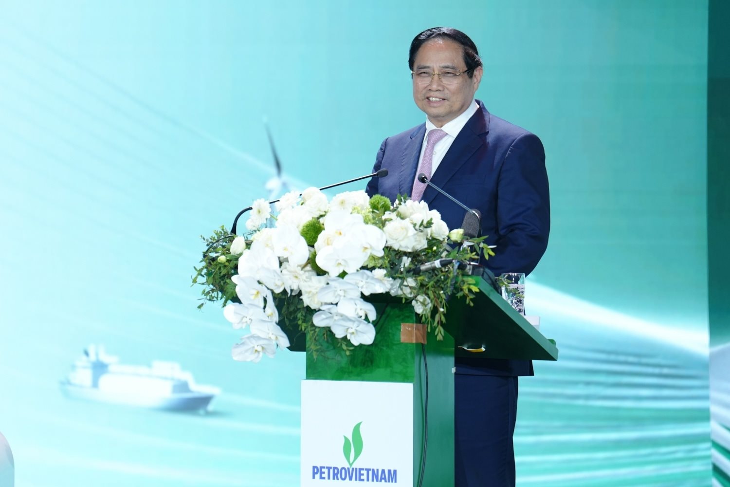 Thủ tướng Phạm Minh Chính chỉ đạo tại Hội nghị tổng kết PVN: Nhóm cổ phiếu năng lượng ‘phản ứng’ ngay, riêng&nbsp;PVB tăng kịch trần- Ảnh 1.