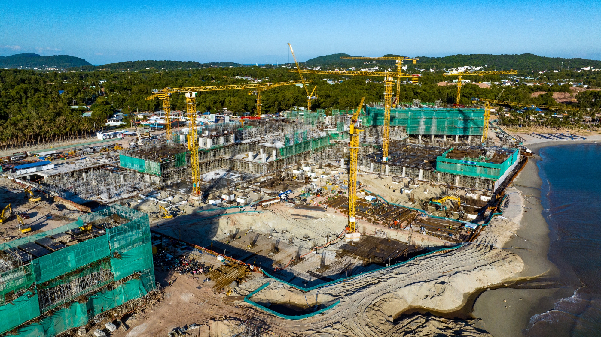 Toàn cảnh đại công trường APEC tại Phú Quốc: Sun Group triển khai tổ hợp gần 22.000 tỷ đồng, trung tâm hội nghị lớn hơn Las Vegas tăng tốc về đích - Ảnh 3.