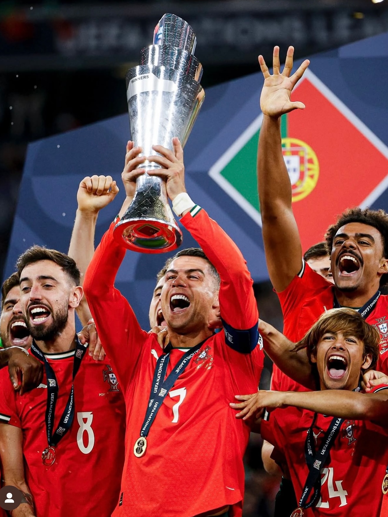 2025 "đỉnh nóc" của Ronaldo: Tuổi tác chỉ là con số, choáng nhất là màn "chốt cưới" bằng nhẫn kim cương triệu đô - Ảnh 3.