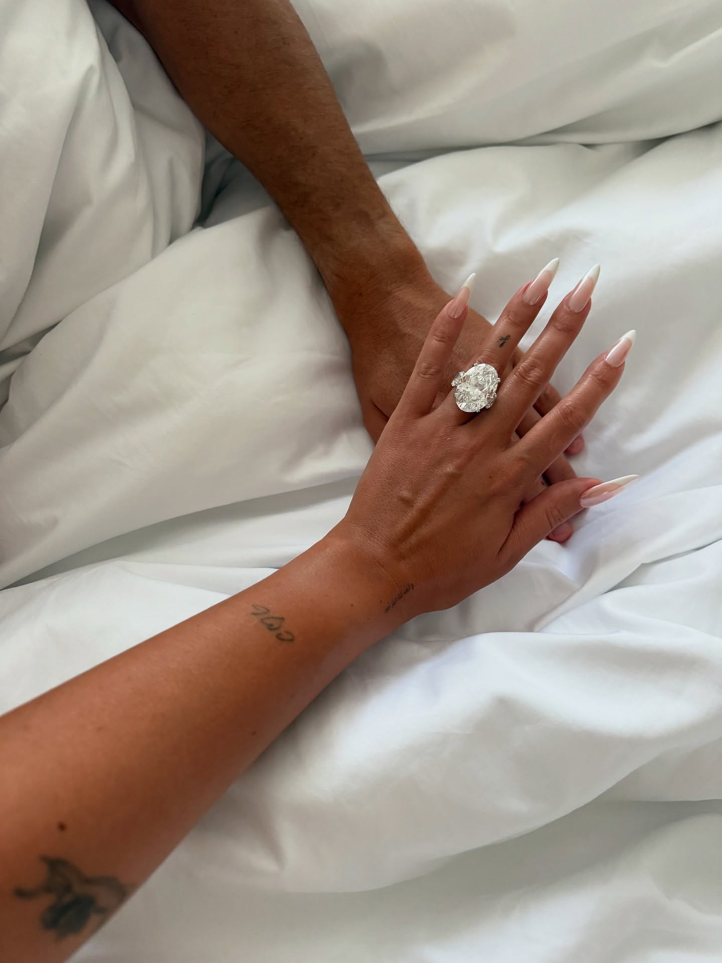 2025 "đỉnh nóc" của Ronaldo: Tuổi tác chỉ là con số, choáng nhất là màn "chốt cưới" bằng nhẫn kim cương triệu đô - Ảnh 6.