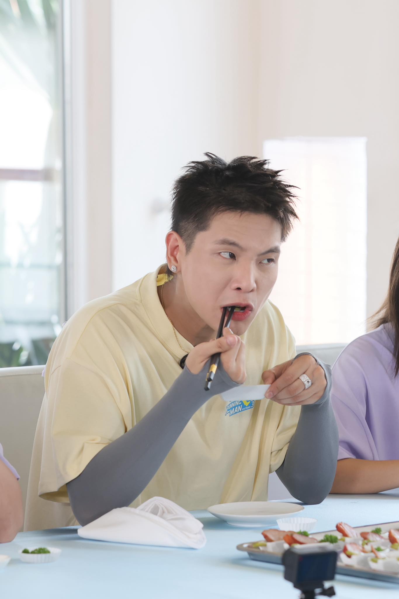 Nhân tố mới đẹp trai nhưng "hạt nhài" ở Running Man - Ảnh 2.