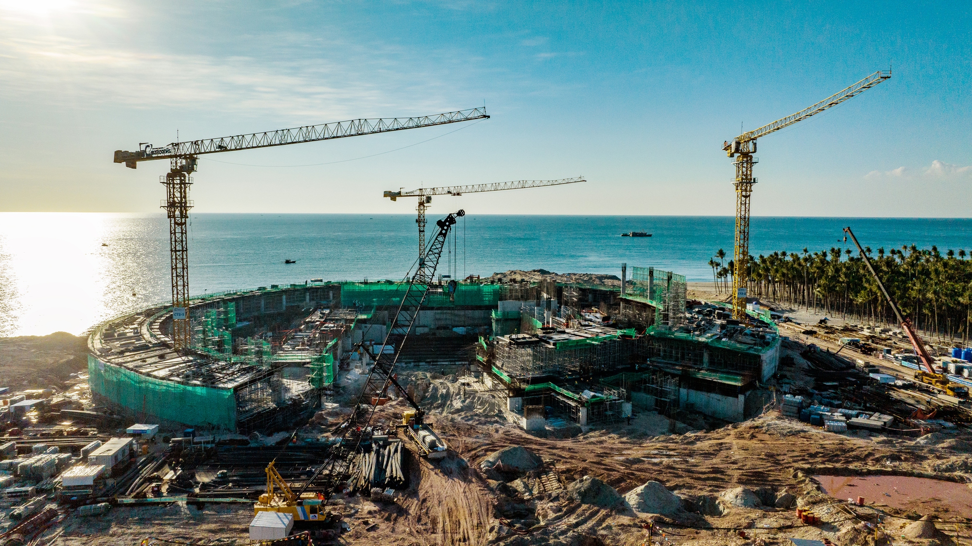 Toàn cảnh đại công trường APEC tại Phú Quốc: Sun Group triển khai tổ hợp gần 22.000 tỷ đồng, trung tâm hội nghị lớn hơn Las Vegas tăng tốc về đích - Ảnh 7.