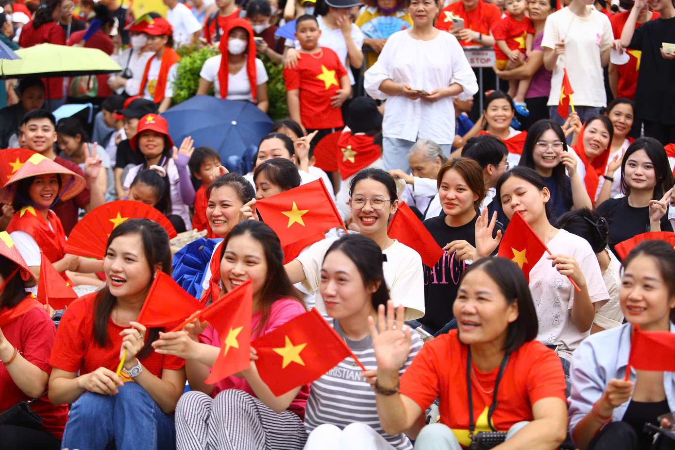 Đã chuyển đủ tiền cho địa phương tặng quà dịp Đại hội Đảng, Tết Nguyên đán- Ảnh 1.