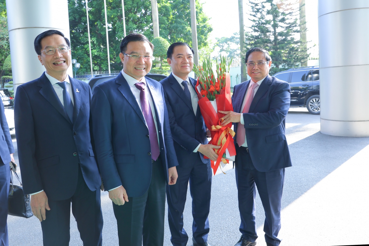 Thủ tướng Phạm Minh Chính chỉ đạo tại Hội nghị tổng kết PVN: Nhóm cổ phiếu năng lượng ‘phản ứng’ ngay, riêng&nbsp;PVB tăng kịch trần- Ảnh 2.