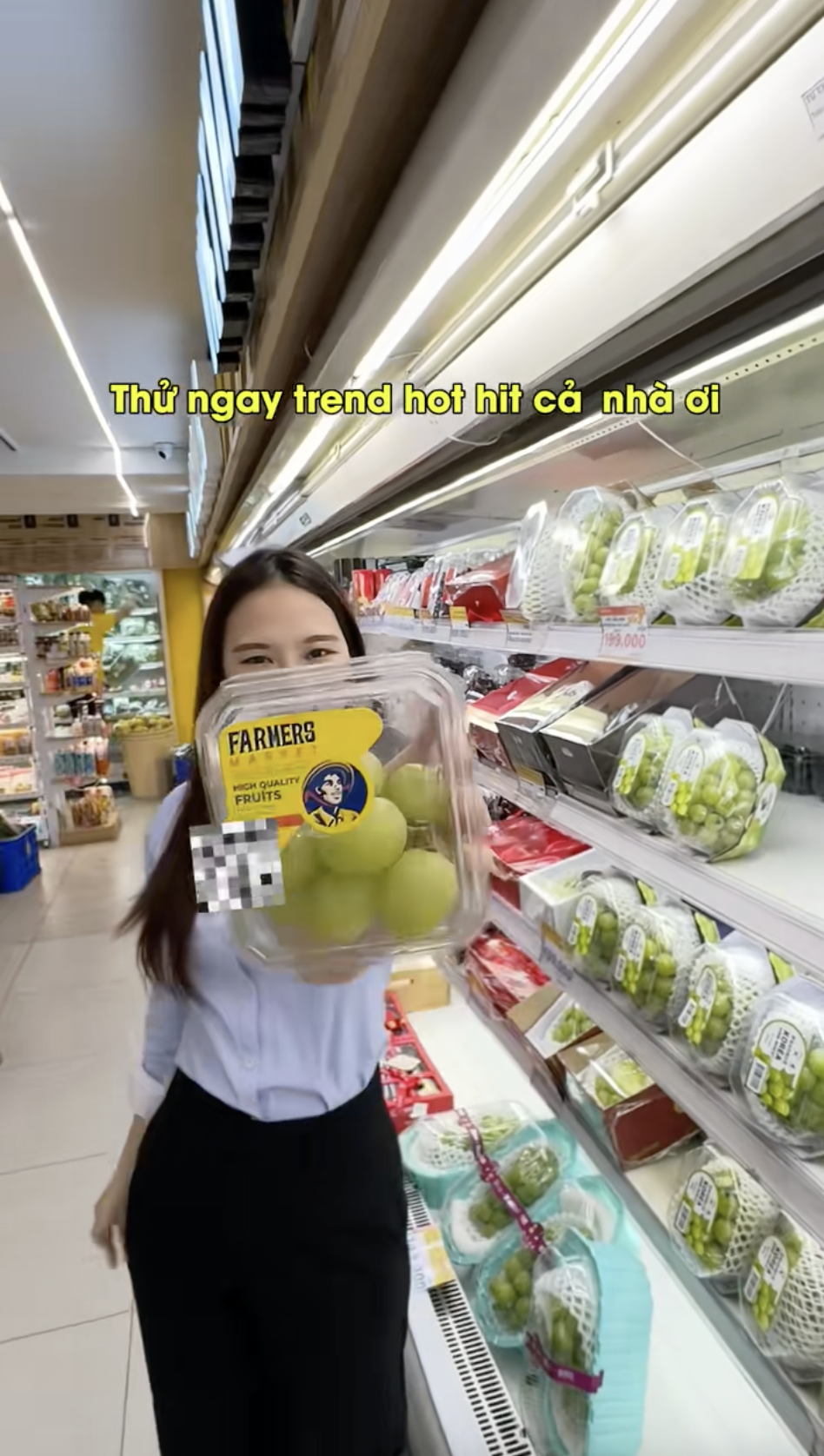 Cảnh tượng lạ trong siêu thị sát Tết dương: Tất cả là tại trend "ăn 12 quả nho"! - Ảnh 3. Cảnh tượng lạ trong siêu thị sát Tết dương: Tất cả là tại trend "ăn 12 quả nho"! - Ảnh 3.