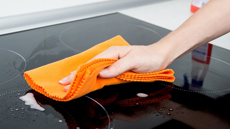 Chỉ vì trộn baking soda với giấm, nhiều người làm hỏng cả mặt bếp: Hóa ra hỗn hợp này không hề “thần thánh”- Ảnh 4.