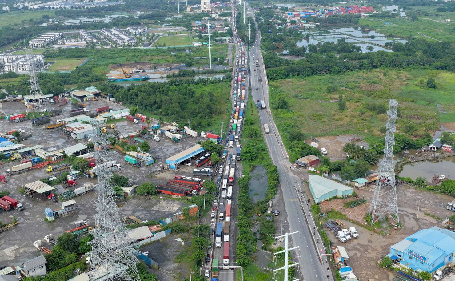 Đột phá hạ tầng, nâng tầm đô thị: Hạ tầng giao thông kết nối chưa tương xứng- Ảnh 1.