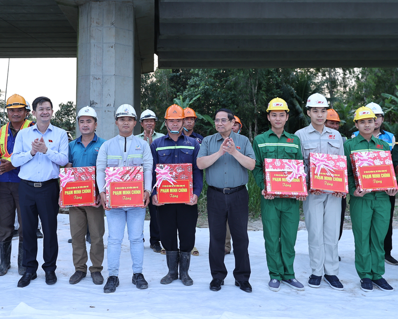 Thủ tướng: Thông xe toàn tuyến cao tốc Châu Đốc-Cần Thơ-Sóc Trăng vào 30/6/2026- Ảnh 3.