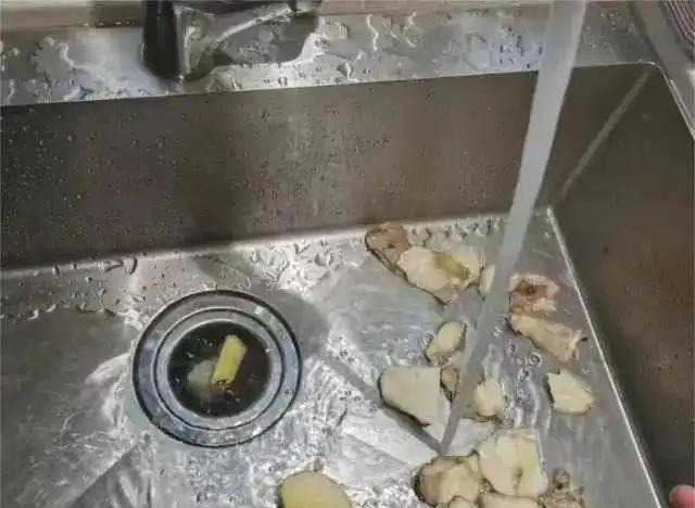 3 sản phẩm quảng cáo tận mây xanh, mua về dùng chỉ muốn khóc ra "tiếng Mán" - Ảnh 2.