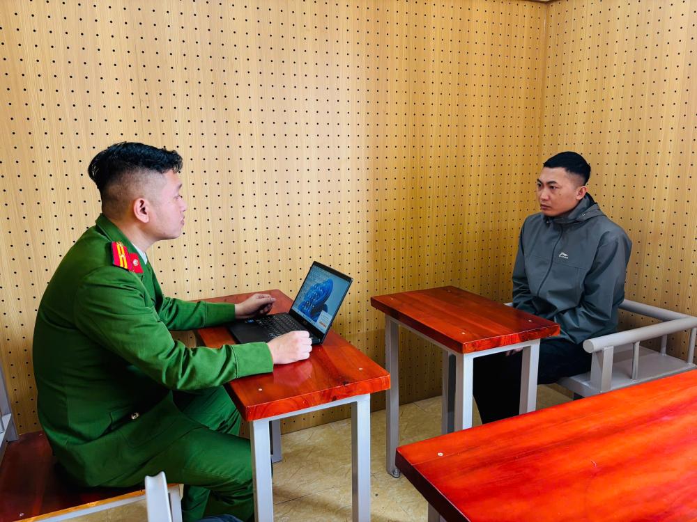 Triệt phá đường dây lừa đảo xuyên quốc gia do người Việt Nam cầm đầu - Ảnh 2.