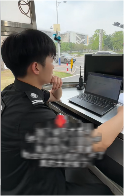 Dự đoán nghề HOT năm 2026: Vì sao bảo vệ lương 15 triệu/ tháng được "săn đón"? - Ảnh 1. Dự đoán nghề HOT năm 2026: Vì sao bảo vệ lương 15 triệu/ tháng được "săn đón"? - Ảnh 1.