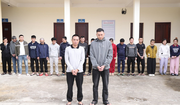 Phá đường dây lừa đảo 120 tỷ đồng xuyên quốc gia, bắt giữ 22 người- Ảnh 1.