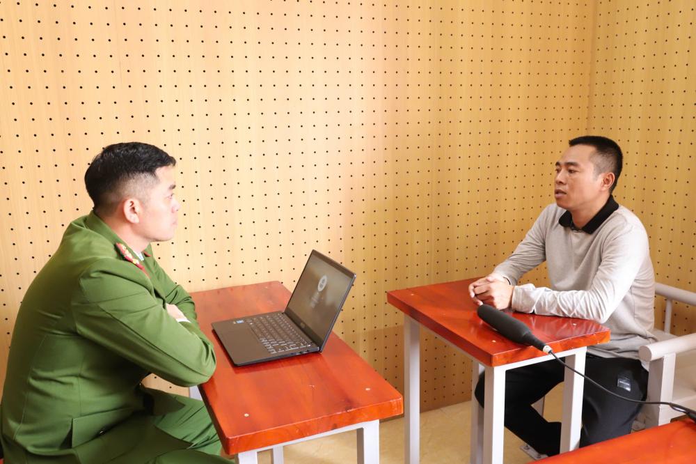 Triệt phá đường dây lừa đảo xuyên quốc gia do người Việt Nam cầm đầu - Ảnh 3.