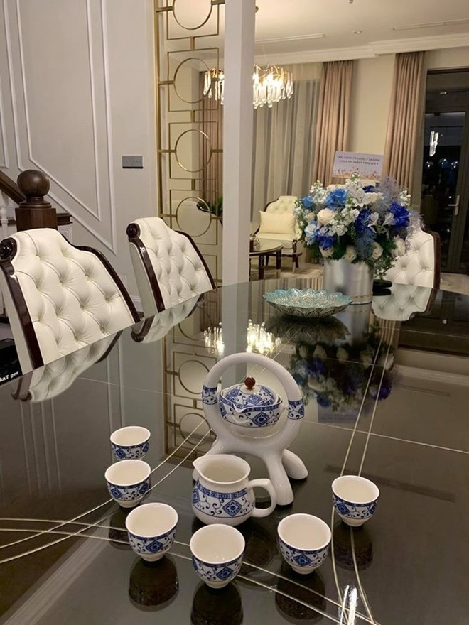 Nữ nghệ sĩ tái hôn với đại gia, được "chiều như trứng mỏng", sống sang chảnh trong biệt thự 200m² - Ảnh 11. Nữ nghệ sĩ tái hôn với đại gia, được "chiều như trứng mỏng", sống sang chảnh trong biệt thự 200m² - Ảnh 11.