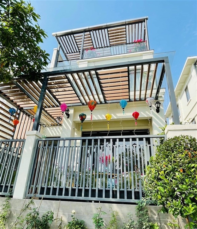 Nữ nghệ sĩ tái hôn với đại gia, được "chiều như trứng mỏng", sống sang chảnh trong biệt thự 200m² - Ảnh 3. Nữ nghệ sĩ tái hôn với đại gia, được "chiều như trứng mỏng", sống sang chảnh trong biệt thự 200m² - Ảnh 3.