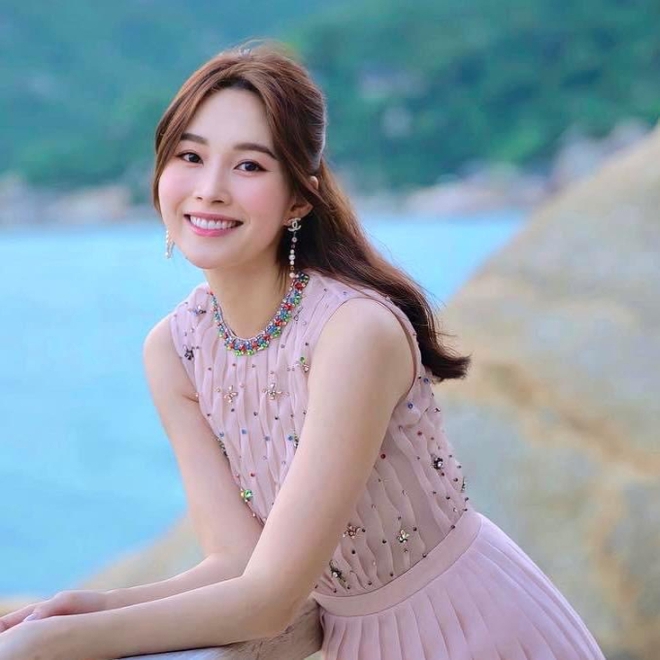 Người đẹp lọt Top 100 gương mặt đẹp nhất châu Á: Nay làm mẹ 3 con, nhan sắc chưa ai vượt qua nổi!- Ảnh 6. Người đẹp lọt Top 100 gương mặt đẹp nhất châu Á: Nay làm mẹ 3 con, nhan sắc chưa ai vượt qua nổi!- Ảnh 6.