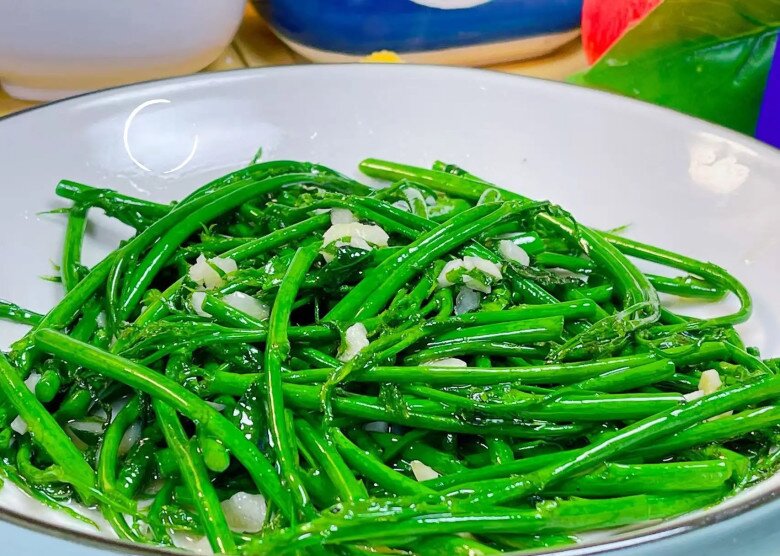 Loại rau xưa nay chỉ tuốt lá nấu canh, nhưng làm theo cách này lại cực ngon, giòn vô cùng và ai ăn cũng bất ngờ- Ảnh 9.