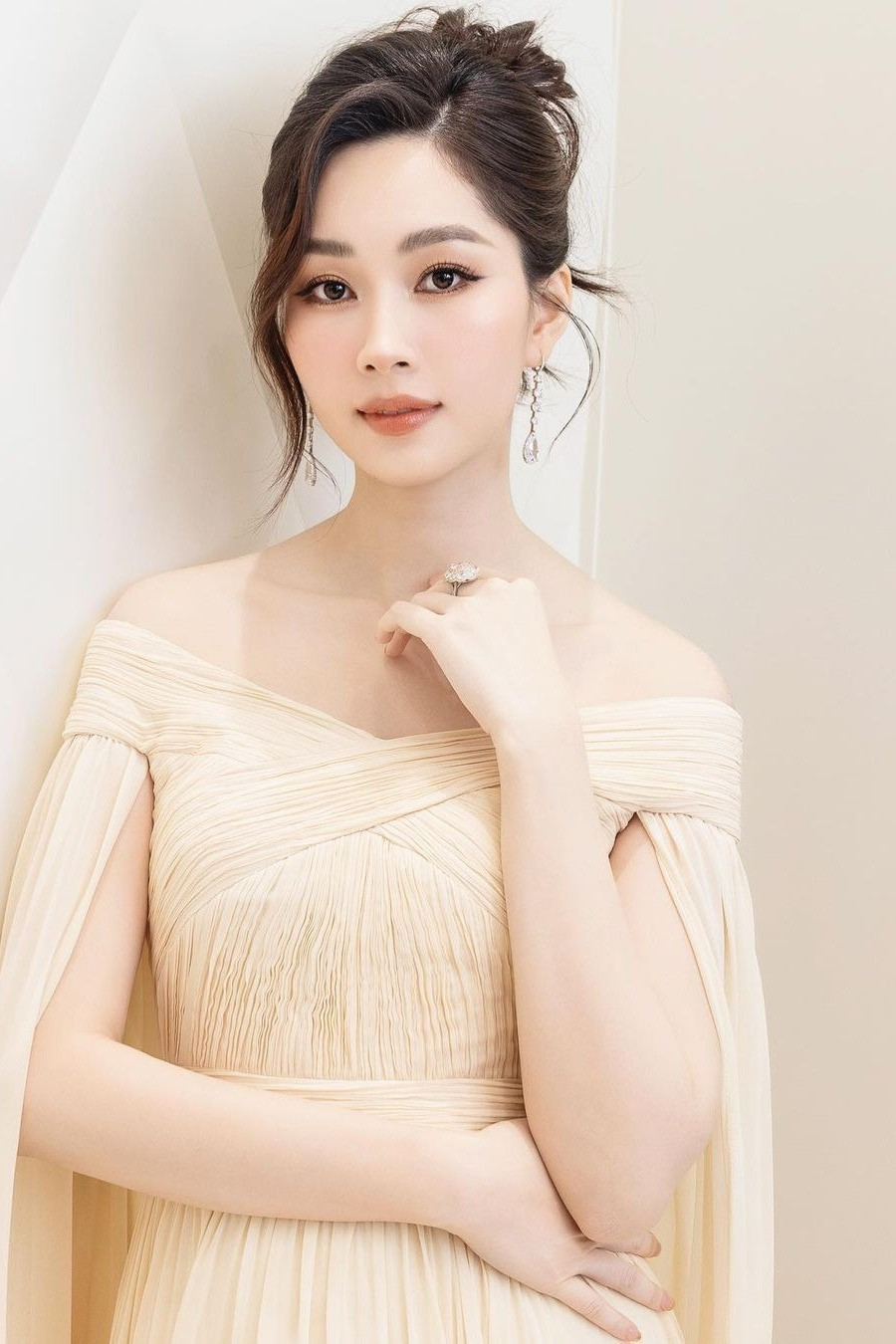 Người đẹp lọt Top 100 gương mặt đẹp nhất châu Á: Nay làm mẹ 3 con, nhan sắc chưa ai vượt qua nổi!- Ảnh 3. Người đẹp lọt Top 100 gương mặt đẹp nhất châu Á: Nay làm mẹ 3 con, nhan sắc chưa ai vượt qua nổi!- Ảnh 3.